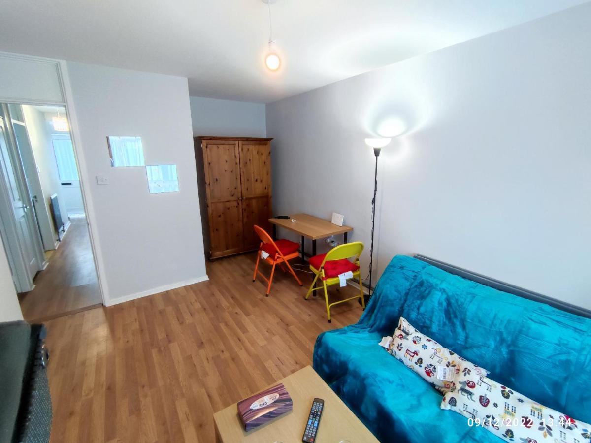 Central And Quiet Flat In London! Close To Station Exterior photo