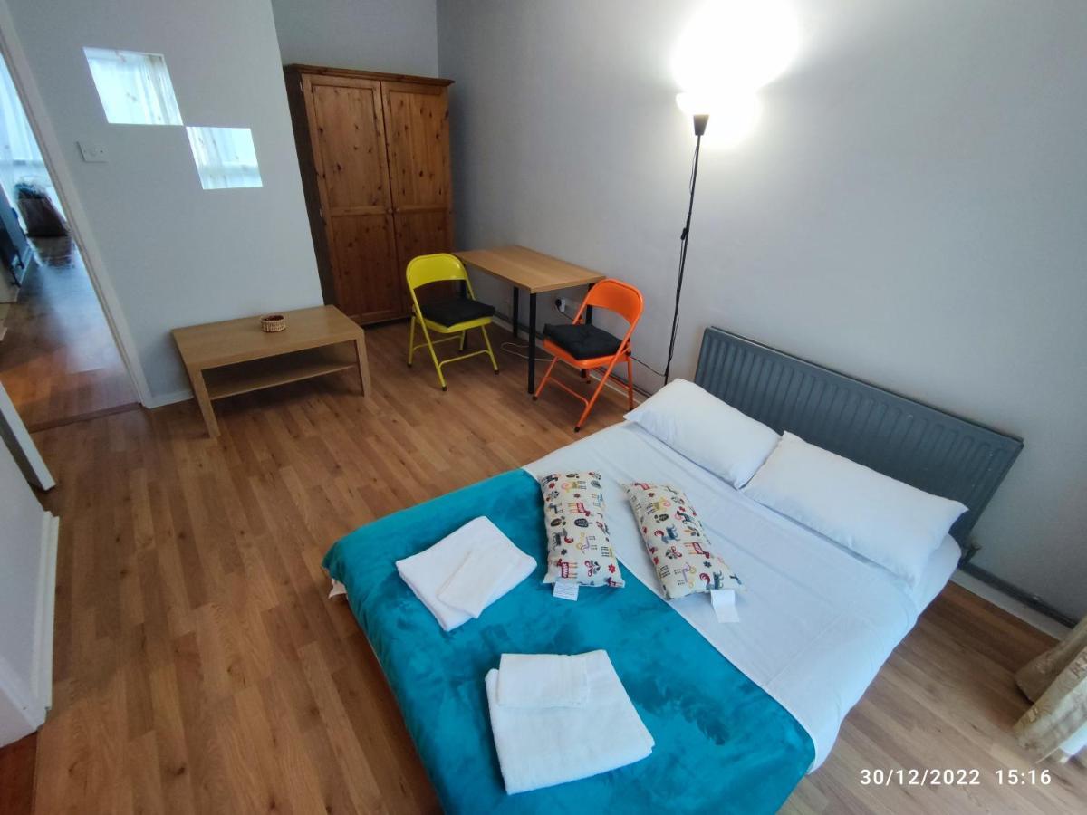Central And Quiet Flat In London! Close To Station Exterior photo